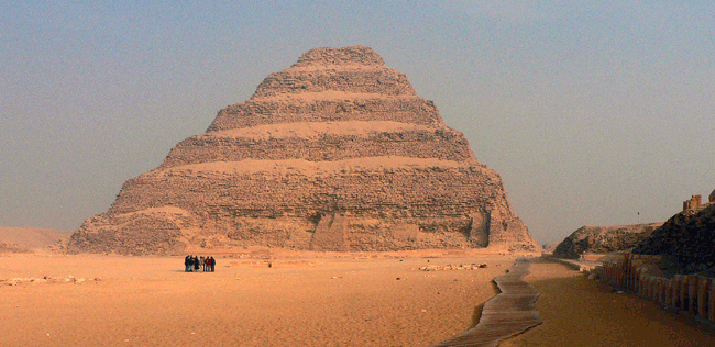 Pirámide escalonada, El cairo