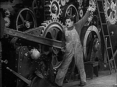 Chaplin en Tiempos Modernos