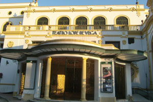Fachada del teatro Lope de Vega