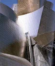 Museo Guggenheim de Bilbao cubierto de láminas de titanio