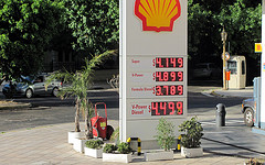 Una subida desmesurada de la gasolina bajará la demanda de coches