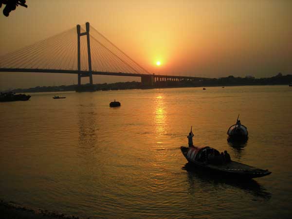 The Hooghly River with Vidyasagar Setu in background.