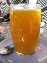 Vaso de zumo de naranja